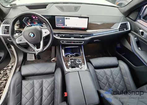 2025 BMW X7 xDrive40I z USA, uszkodzony, nr VIN 5UX23EM02S9W23009